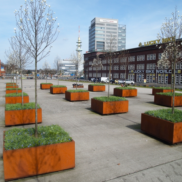 Tree Planters - CorTen Shrubtubs, Bahnhof Duisburg (DE)