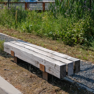 Banc Heavy-Heavy Industry dans parc d’entreprises circulaire Ambachtsezoom